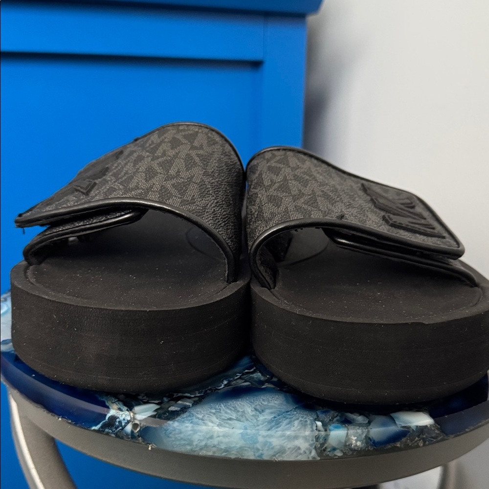 Michael Kors Logo Platform Slide - Picture 4 of 11